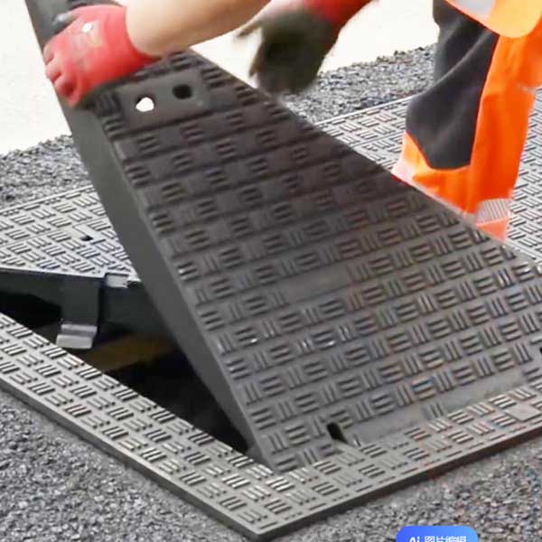 Cómo quitar una tapa de alcantarilla